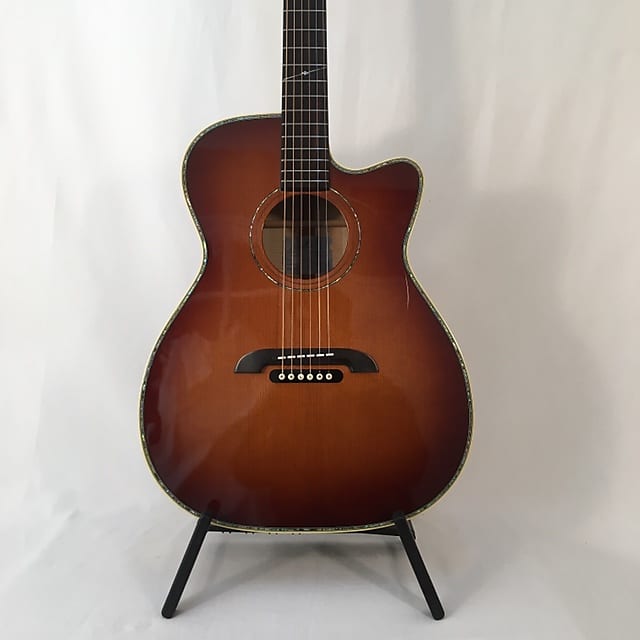 K Yairi WY1SB (2004) 56772 , cutaway smallbody acoustic guitar