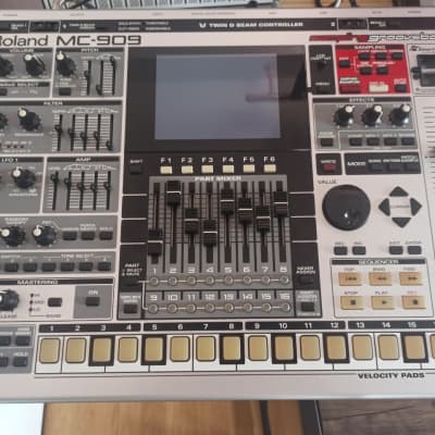 Roland MC-909 Groovebox | Reverb