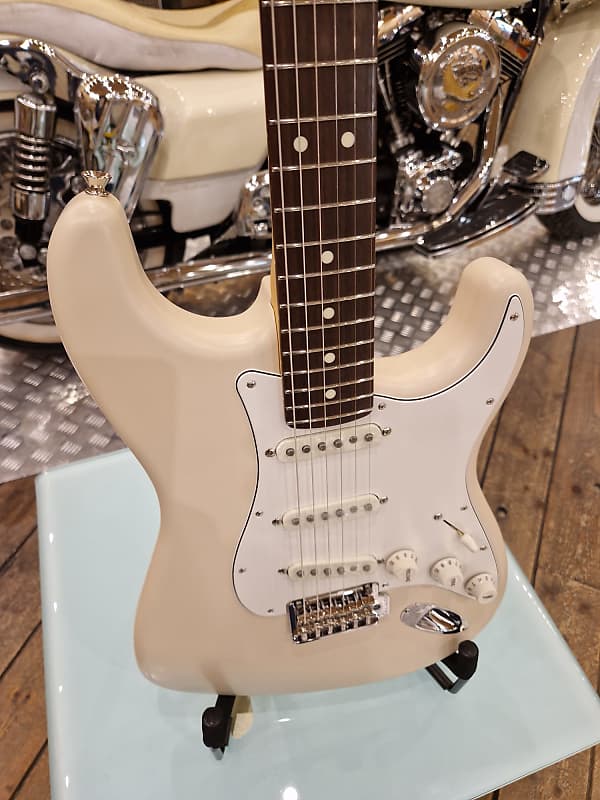 Fender store stratocaster beige