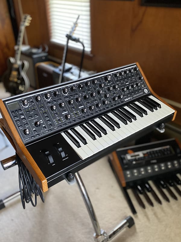 Moog SUB 37 Tribute 限定生産 アナログシンセサイザー Moogが世界で限定2000台のシンセ、Subsequent 37 CVを発売 | block.fm