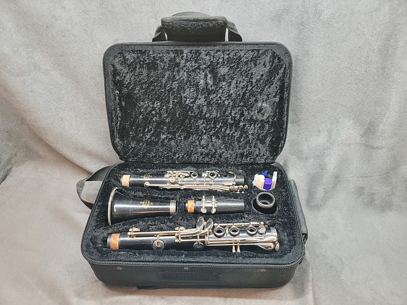 Buffet Crampon E11 Clarinet, Hobbies & Toys, Music & , Musical