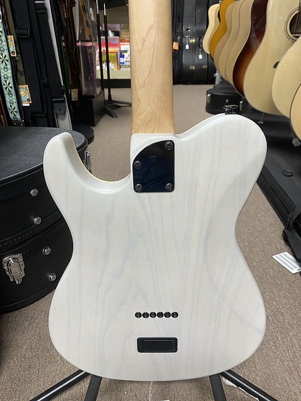 FGN (FujiGen) JIL-ASH-DE664 White, EMG Pickups, Gig Bag