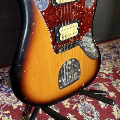 + Video Fender 2014 Kurt Cobain Roadworn Jaguar Sunburst Guitar + Case + Book - Nirvana image 5