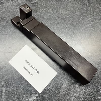 ORIGINAL Yamaha End Block, Right (CB828030) for DX7, DX9, DX5