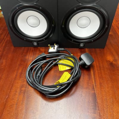 Set of two HS7 Yamaha Speakers image 10