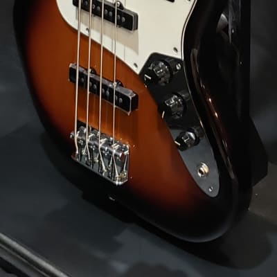 Fender Player Jazz Bass with Maple Fretboard 2022 3-Tone Sunburst image 7