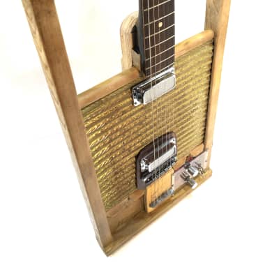 Electric washboard guitar with a vintage Harmony neck and goldfoil pickups The Hillbillycaster 2021 Wood image 10