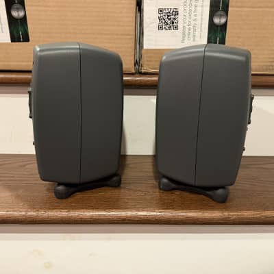 Genelec 8320A SAM 4" Powered Nearfield Studio Monitor (Pair) 2016 - 2021 - Gray image 7