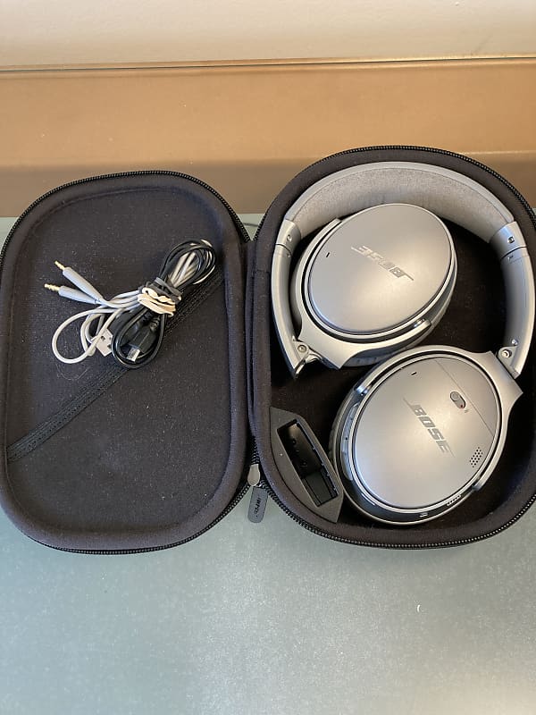 Bose QuietComfort 35 Series II Wireless Bluetooth Noise Cancelling  Headphones w Built in Alexa