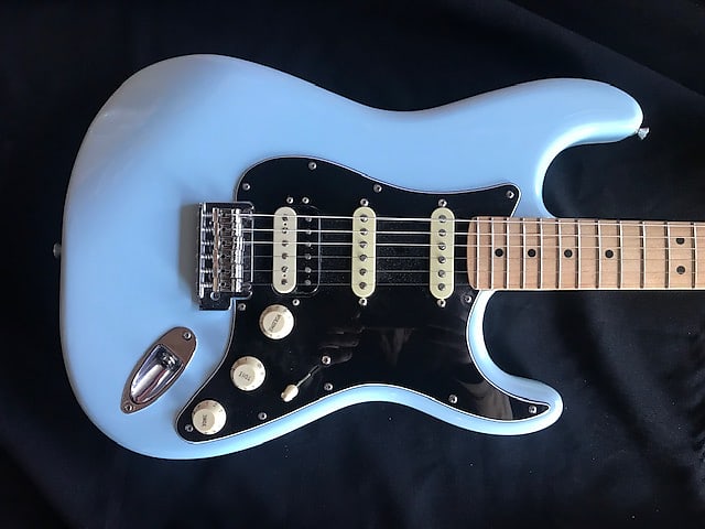 Fender Stratocaster 2022 - Sonic blue image 1