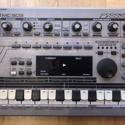 Roland MC-303 Groovebox 1990 - 1998