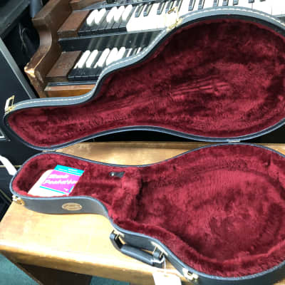 Pre-owned Kentucky  KM-650C With Case Oval Soundhole image 14