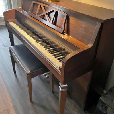 Jasper upright piano model # J442 - Wood image 1