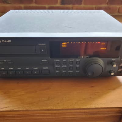 TASCAM DA-40 professional DAT digital audio tape recorder Late 1990s - Black image 15