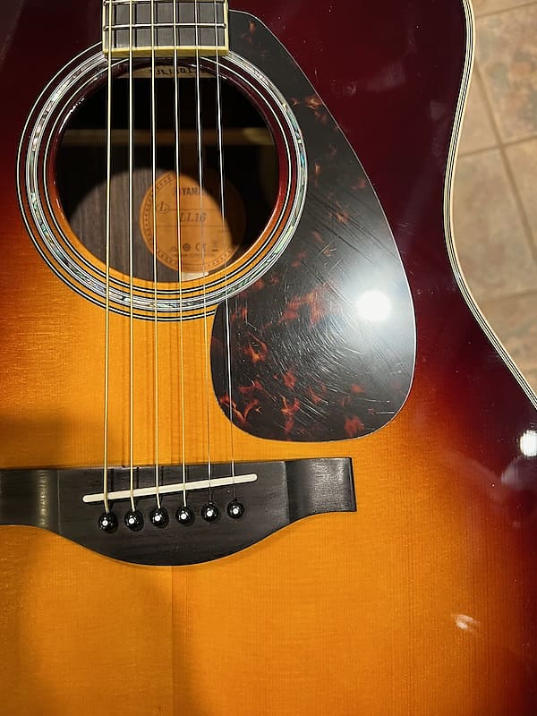 Yamaha LL16 Acoustic Guitar - Brown Sunburst (Floor Model