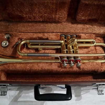 YAMAHA YTR 232 Bb Trumpet Serial 103104 With Case image 1