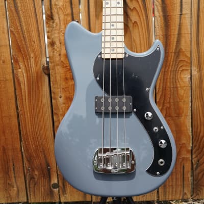 G&L USA Fullerton Deluxe Fallout Pearl Grey 4-String  30” Short Scale Bass w/ Deluxe Gig Bag NOS image 4