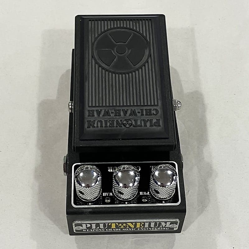 Plutoneium Chi-Wah wah pedal