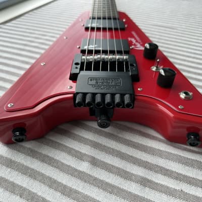Steinberger SPIRIT GP 2R headless guitar vintage Mini V shape GLOSS RED finish Maple body 3