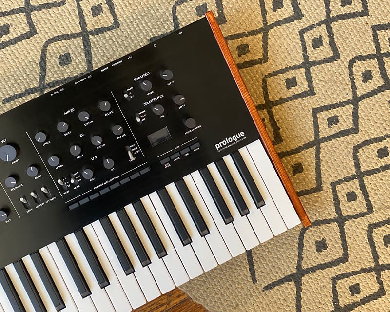 Korg Prologue 8 Polyphonic 49-Key 8-Voice Analog Synthesizer