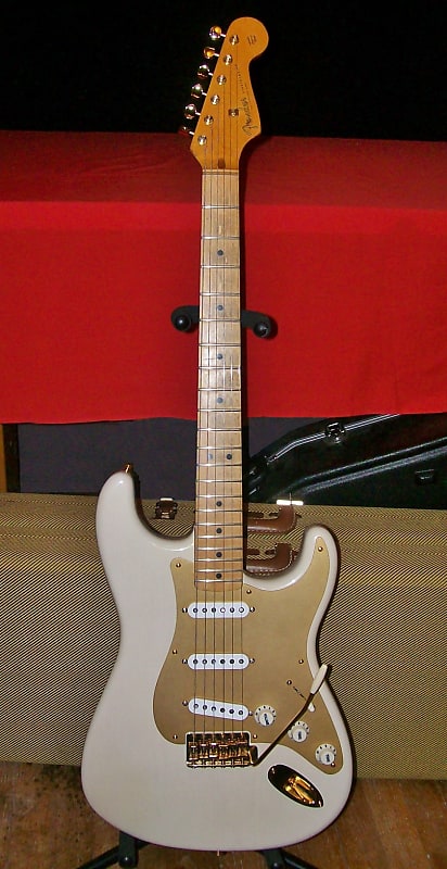 Gilmour white outlet strat