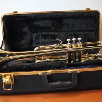 Bach TR300H2 Student Model Bb Trumpet 2000s - Clear-Lacquered Brass image 2