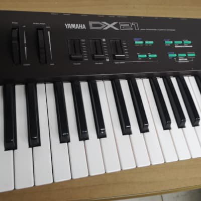 Yamaha DX21 Digital FM Synthesizer image 4