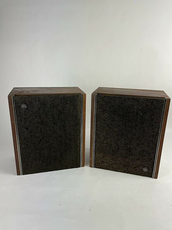 VINTAGE!! Vintage Advance Air Suspension Audio System Wood Speakers