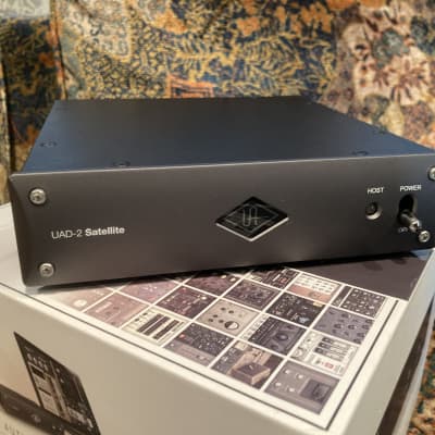 INTERFACE DE AUDIO THUNDERBOLT UNIVERSAL AUDIO UAD-2 SATELLITE TB3