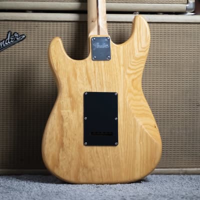 Fender Special Edition Lite Ash Stratocaster 2004 - 2008 Fender Special Edition Lite Ash Stratocaster 2004 - 2008