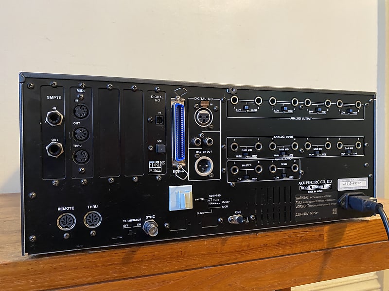Akai DR8 8 Track Hard Disc Recorder. Version 2.32. Digital