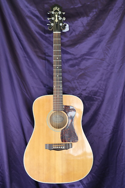 Guild d30 acoustic deals guitar