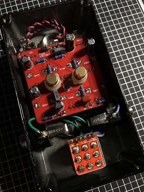 Aion Electronics - Flare (8-knob ZVex Fuzz Factory Clone