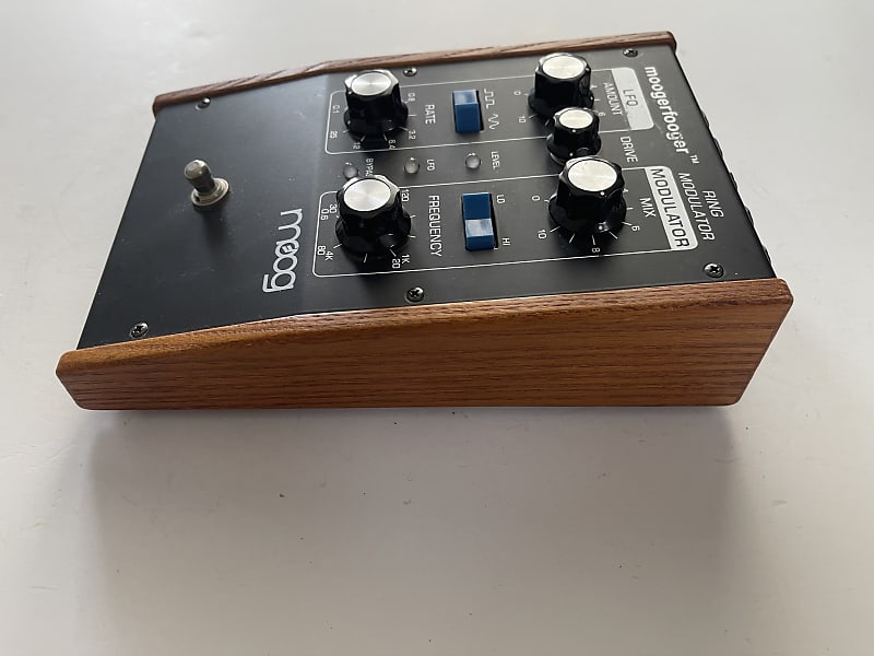 Moog Moogerfooger MF-102 Ring Modulator Mod Guitar Effect