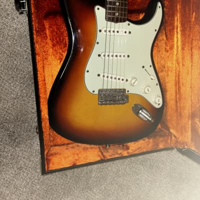 Fender American Vintage '65 Stratocaster 2013 - 2016 - 3-Color Sunburst image 4