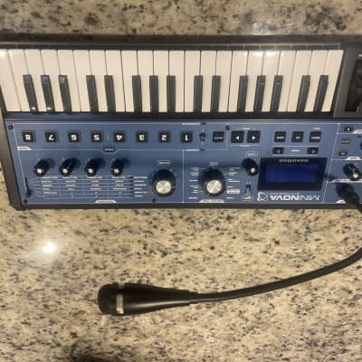 Novation MiniNova 37-Key 18-Voice Synthesizer 2012 - Present - Blue