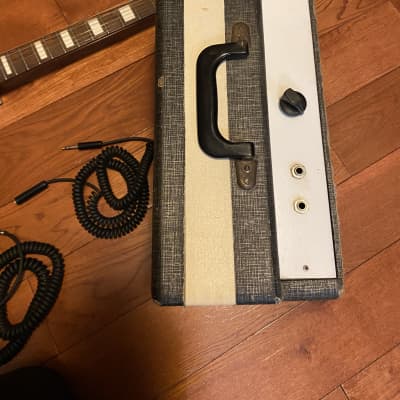 Supro Dual Tone 1958 Off White with Amplifier image 8