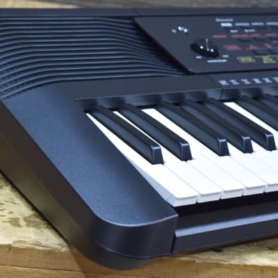 Yamaha PSR-E273 Portable Keyboards 61-Key Entry-Level Portable Digital Keyboard image 2