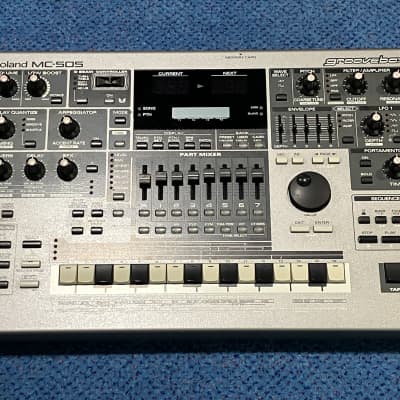 Roland MC-505 Groovebox with Manuals