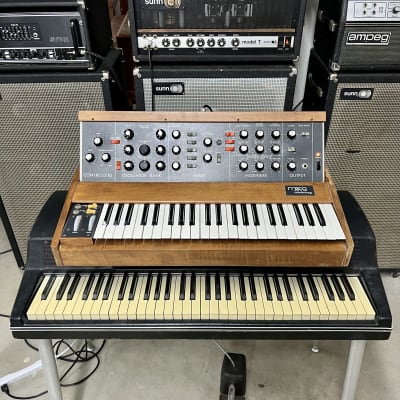 Moog MiniMoog Model D c 1973 Walnut original vintage USA analog synth synthesizer