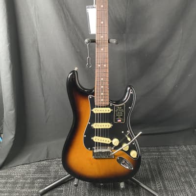 Fender American Ultra Luxe Stratocaster with Rosewood Fretboard 2021 - Present - 2-Color Sunburst image 2