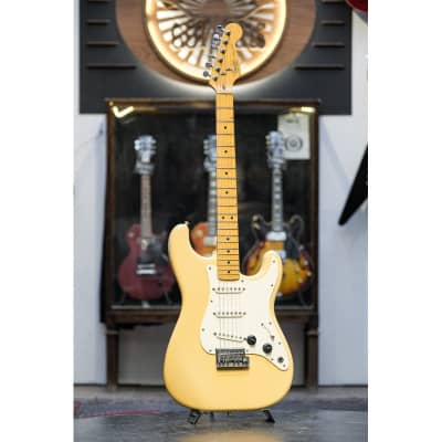 1983 Fender Standard Stratocaster (USA) with Maple Fretboard ivory white image 2