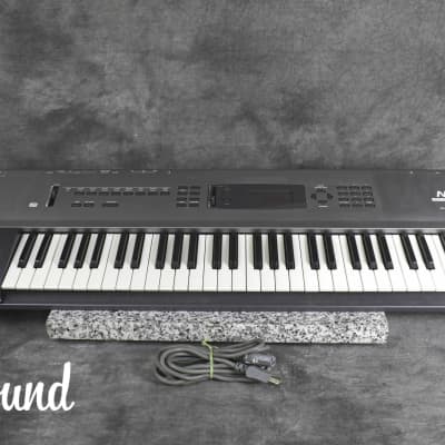 KORG N364 Music Workstation Synthesizer in Very Good Condition.