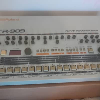 Roland TR-909 Rhythm Composer 1983 - 1985 - White