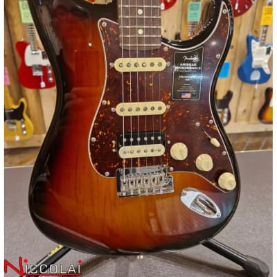 Immagine Fender American Professional II Stratocaster HSS, Rosewood Fingerboard, 3-Color Sunburst - 2