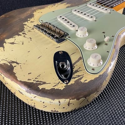 Fender Custom Shop, LTD 1960 Dual Mag II Stratocaster, Super Heavy Relic- Aged Vintage White (7lbs 12oz) image 3