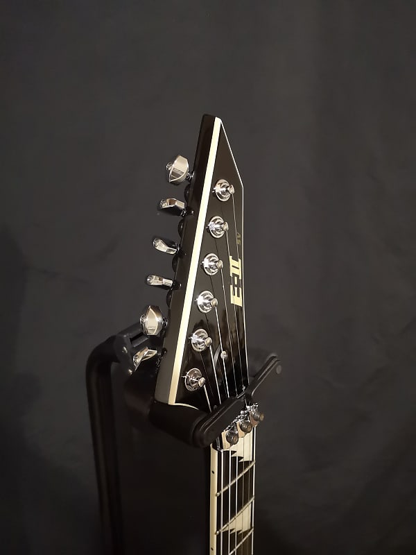 ESP E-II SV Standard Black with White Pinstripes with Hard