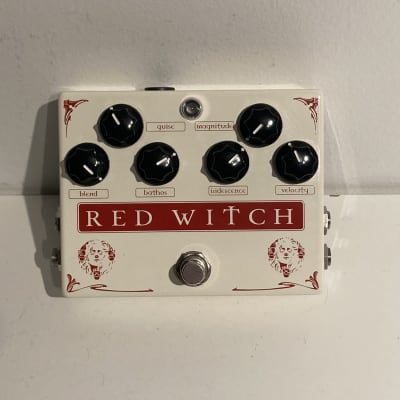 Red Witch Medusa Chorus and Tremolo - Gearspace