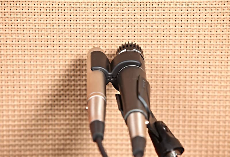 The X Clip Dual Microphone Clip SM57 with Small-Diaphragm Condenser Mic  Mount