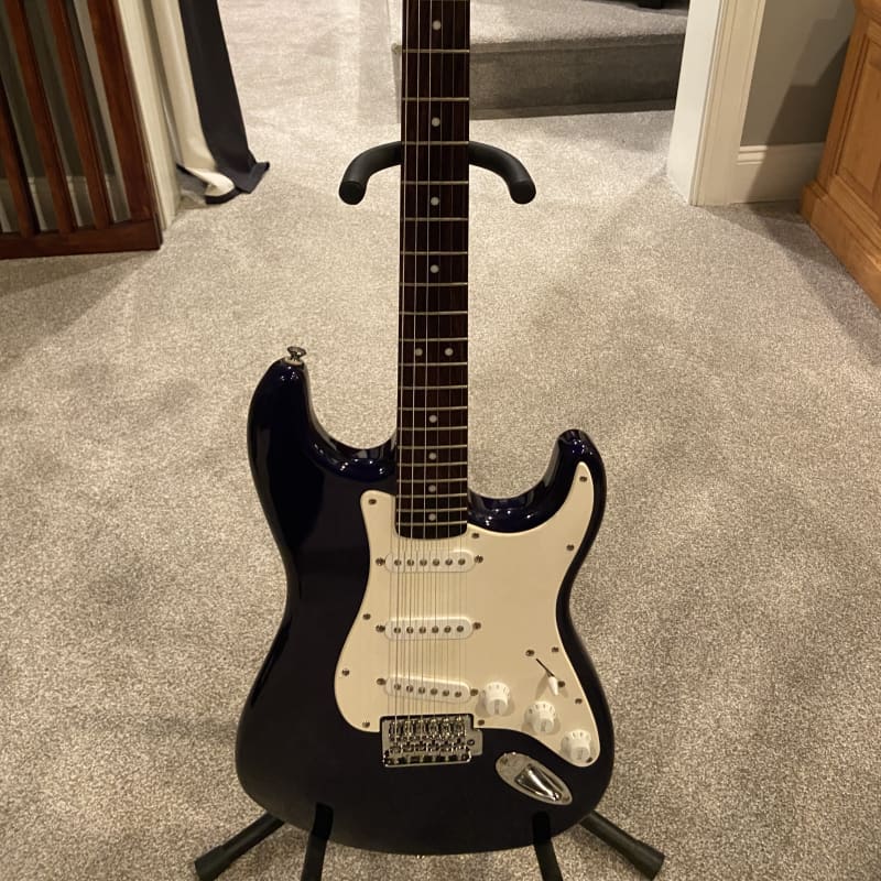 Squier affinity Bullet Strat ネイビー購入したのはいつ頃でしょうか ...